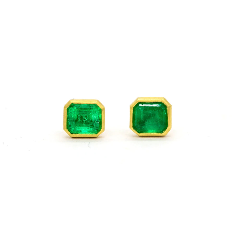 EMERALD BEZEL STUD EARRINGS