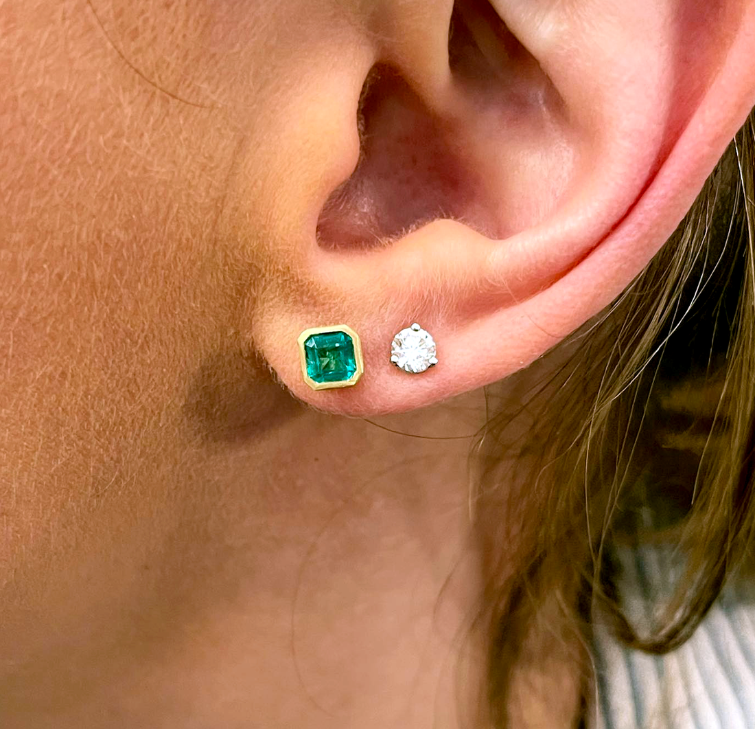 EMERALD BEZEL STUD EARRINGS